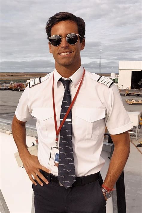 what sunglasses do pilots wear.